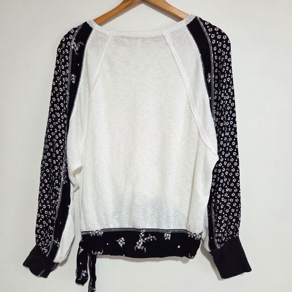 LIKE NEW FREE PEOPLE DEEP SURPLICE V NECK BOHO LONGSLEEVES TOP SIZE MEDIUM - Picture 3 of 15